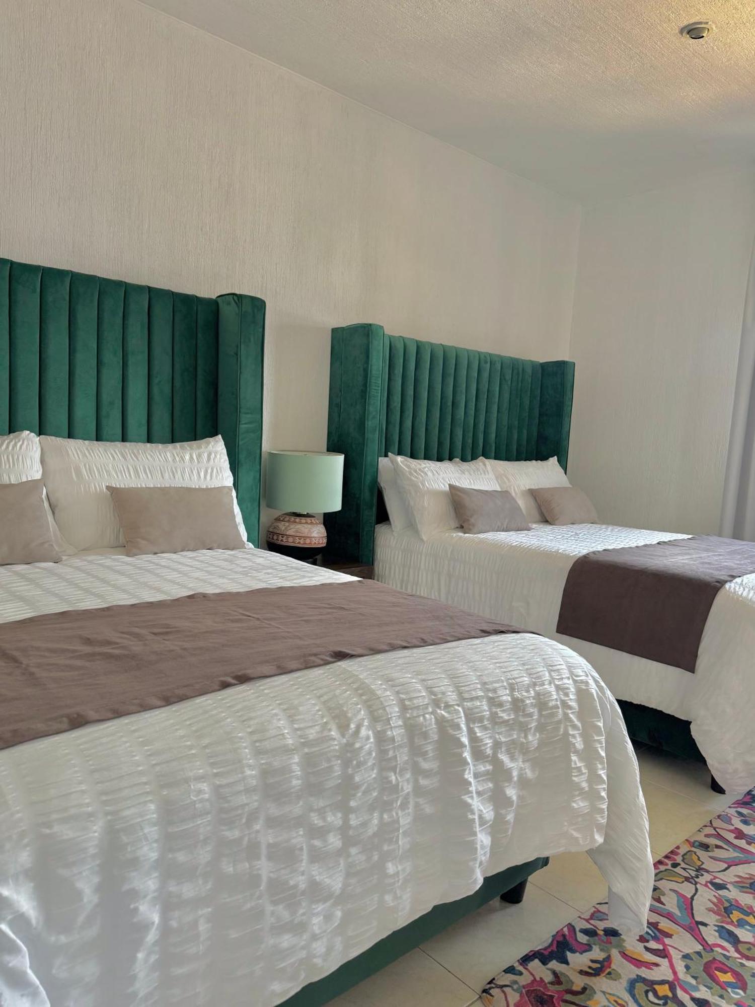 Suite Los Angeles テコサウトラ エクステリア 写真